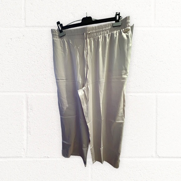 🆕*NWOT* BCBGMAXAZRIA | XL | Light pink satin lounge pants wide legs - Picture 2 of 13